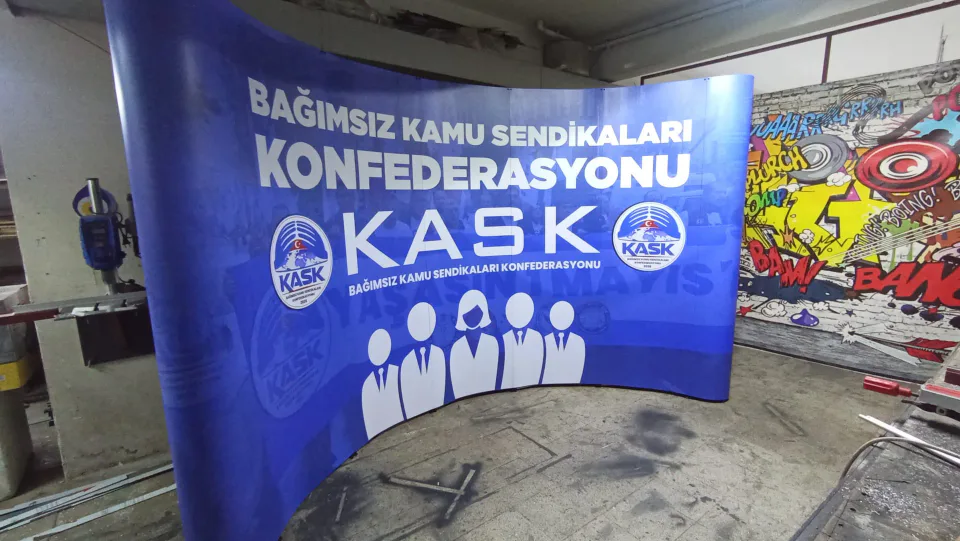 Kavisli etkinlik fonu gerçek saha uygulaması